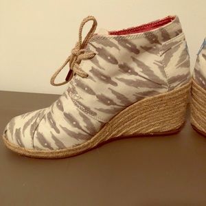 Toms wedges